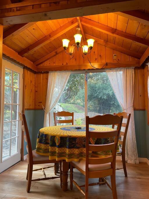 ג'וליאן Blue Bird Cottage - Pet Friendly מראה חיצוני תמונה
