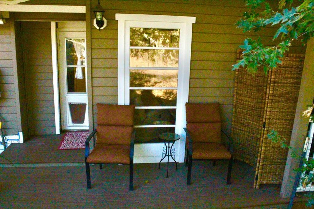 ג'וליאן Blue Bird Cottage - Pet Friendly מראה חיצוני תמונה